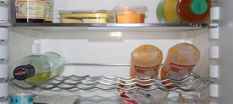 冷蔵庫の汚れの原因を知ろう 冷蔵庫の汚れの原因を知ろう の原因を知ろう！