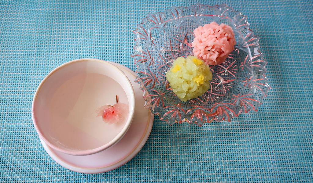 桜茶と和菓子