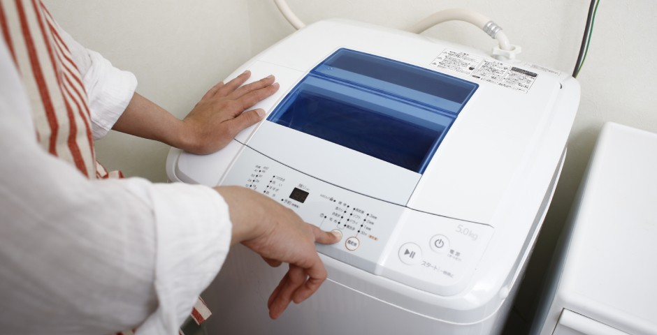 縦型洗濯機の水抜き方法