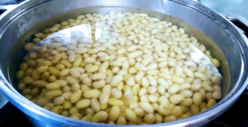 大豆を煮る