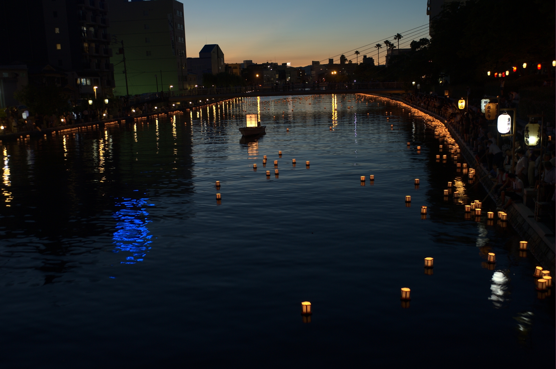 灯籠流し