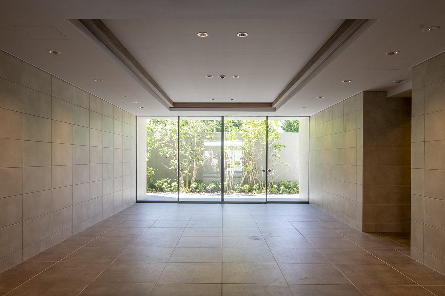 マンションのエントランスホール