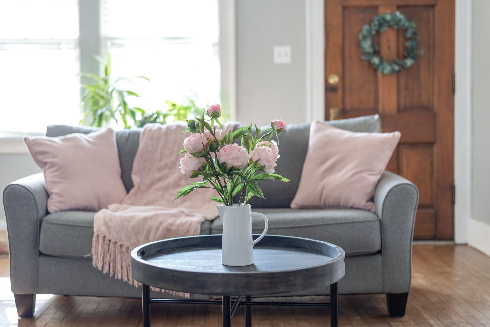 ピンクの膝かけやクッション