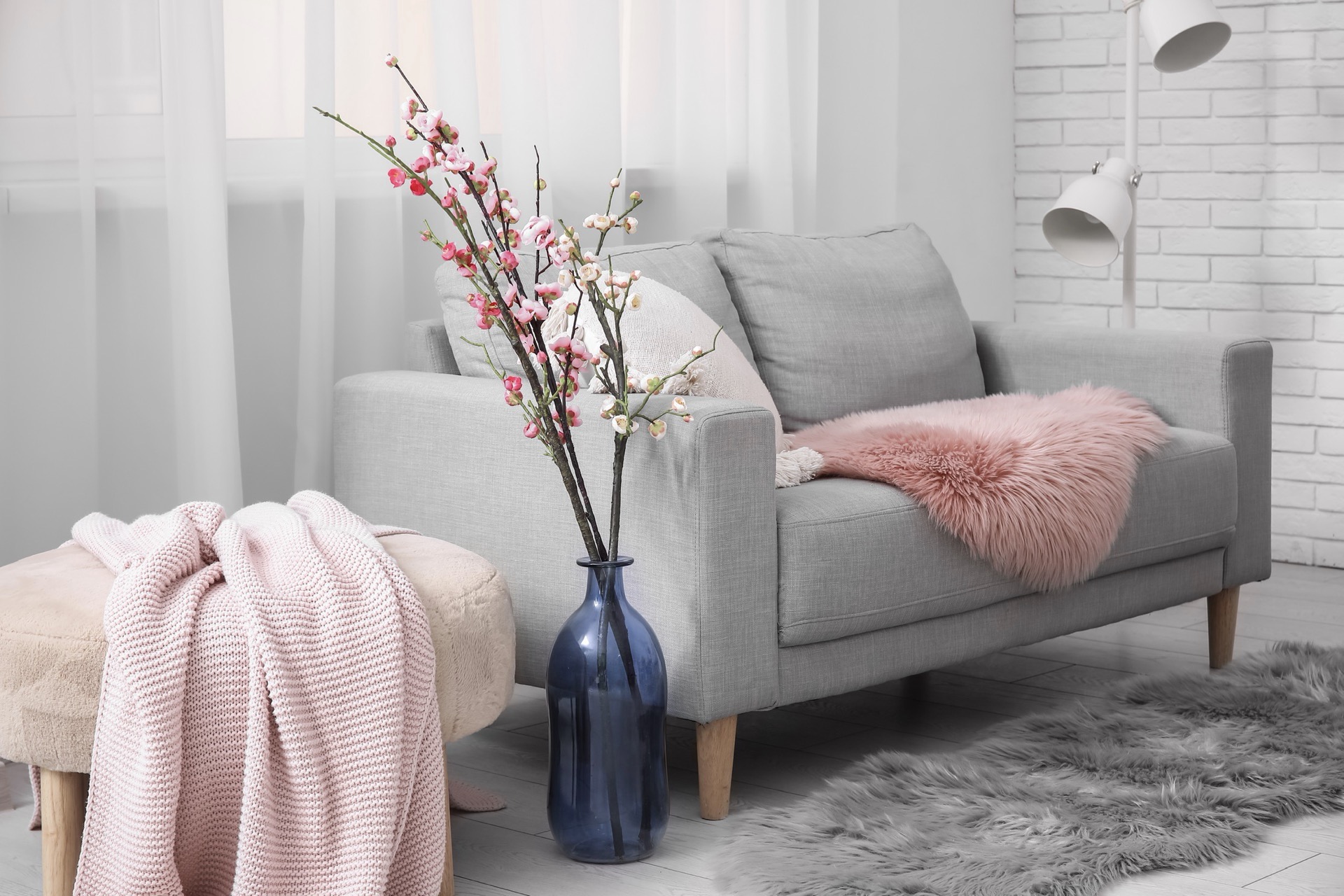 春色コーディネートのリビング