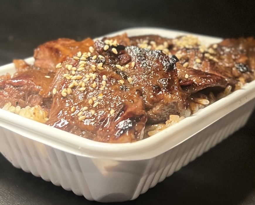 牛ハラミ焼肉重の写真